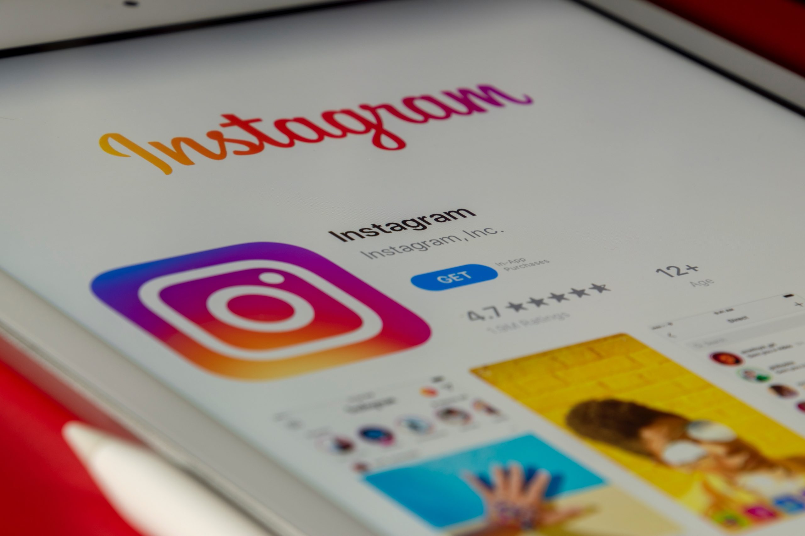Instagram тестирует репосты постов в ленту новостей