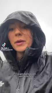 Видели этот видос? Девушка промокла в курте The North Face, которая должна была …